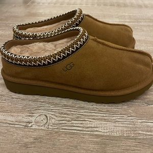 UGG Tasman